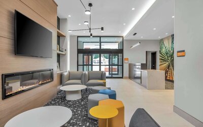 La Quinta Inn & Suites by Wyndham San Jose Airport-Downtown