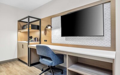 La Quinta Inn & Suites by Wyndham San Jose Airport-Downtown