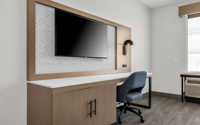 La Quinta Inn & Suites by Wyndham San Jose Airport-Downtown