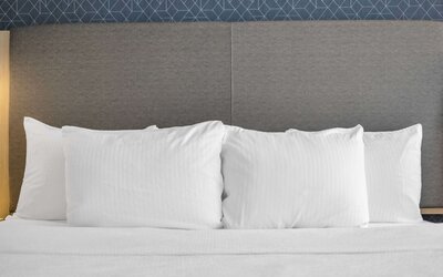 La Quinta Inn & Suites by Wyndham San Jose Airport-Downtown