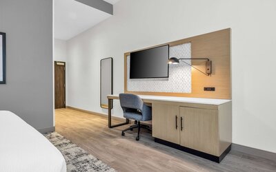 La Quinta Inn & Suites by Wyndham San Jose Airport-Downtown