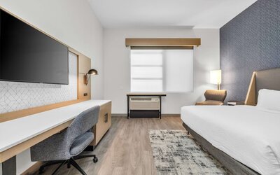 La Quinta Inn & Suites by Wyndham San Jose Airport-Downtown