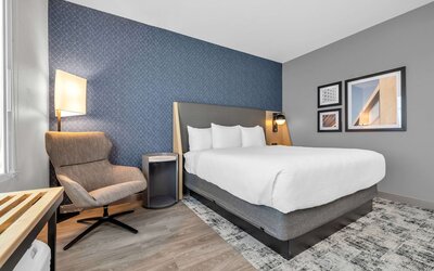 La Quinta Inn & Suites by Wyndham San Jose Airport-Downtown