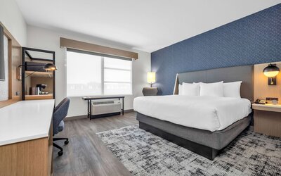 La Quinta Inn & Suites by Wyndham San Jose Airport-Downtown