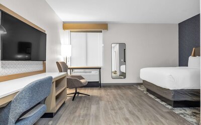 La Quinta Inn & Suites by Wyndham San Jose Airport-Downtown