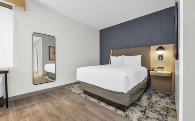 La Quinta Inn & Suites by Wyndham San Jose Airport-Downtown