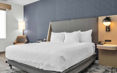 La Quinta Inn & Suites by Wyndham San Jose Airport-Downtown