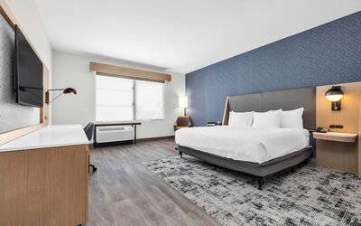 La Quinta Inn & Suites by Wyndham San Jose Airport-Downtown