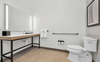 La Quinta Inn & Suites by Wyndham San Jose Airport-Downtown