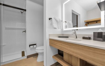 La Quinta Inn & Suites by Wyndham San Jose Airport-Downtown