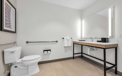 La Quinta Inn & Suites by Wyndham San Jose Airport-Downtown