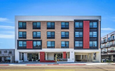 La Quinta Inn & Suites by Wyndham San Jose Airport-Downtown