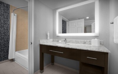 Suite, 1 King Bed
