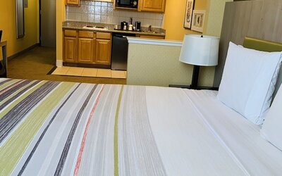 Country Inn & Suites by Radisson, San Jose International Airport, CA