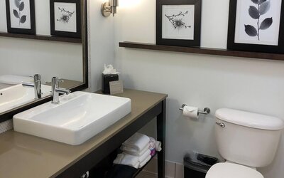 Country Inn & Suites by Radisson, San Jose International Airport, CA