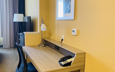 Country Inn & Suites by Radisson, San Jose International Airport, CA