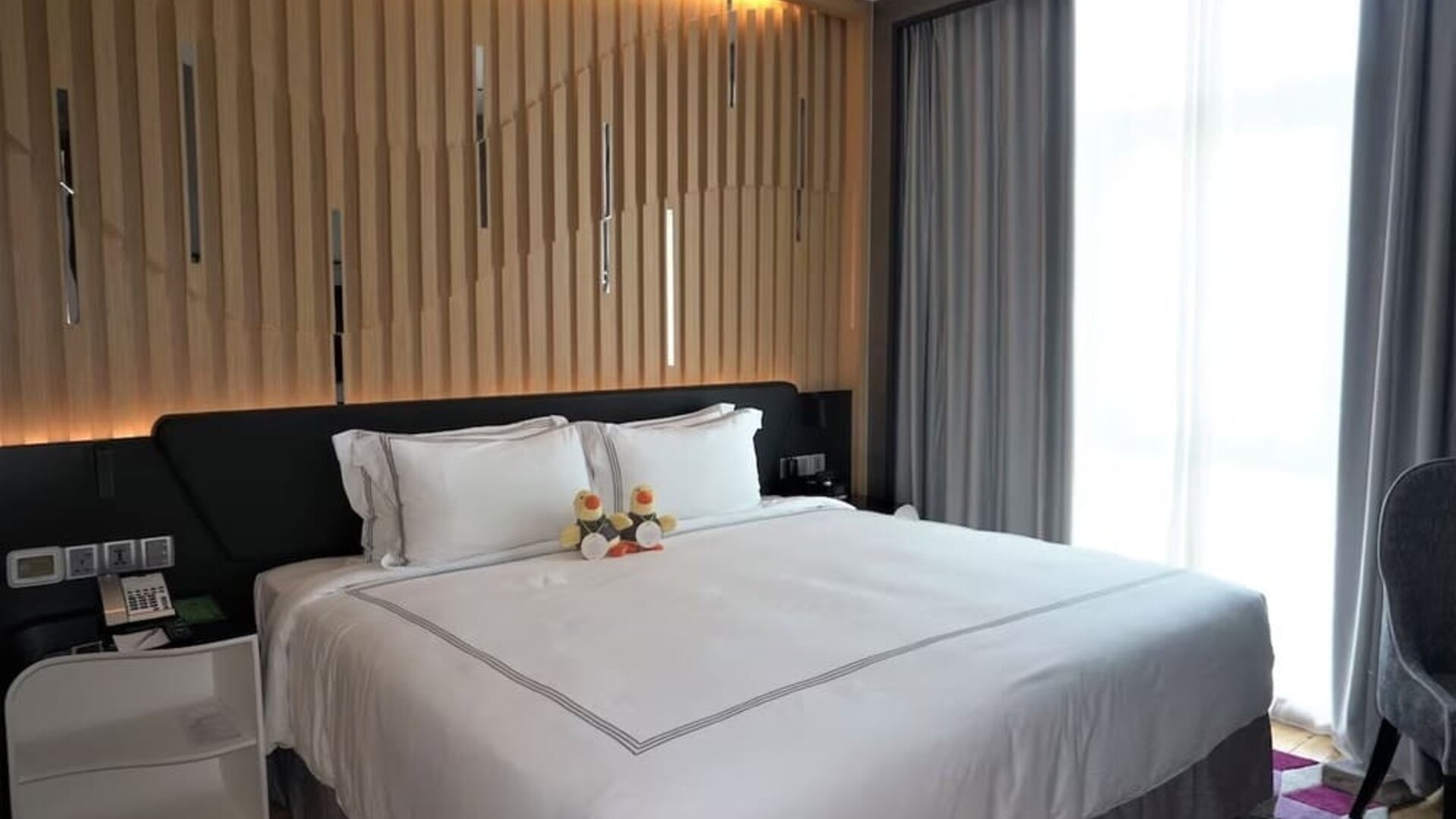 Day use room with natural light at Fraser Place Puteri Harbour.