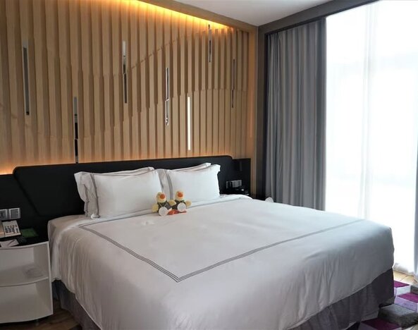 Day use room with natural light at Fraser Place Puteri Harbour.