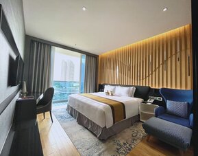 Spacious day use room with work space at Fraser Place Puteri Harbour.