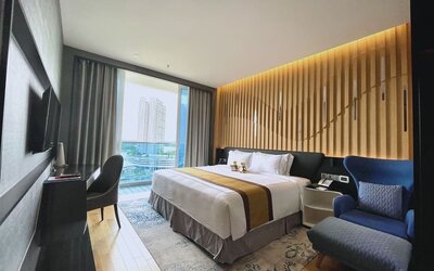 Spacious day use room with work space at Fraser Place Puteri Harbour.