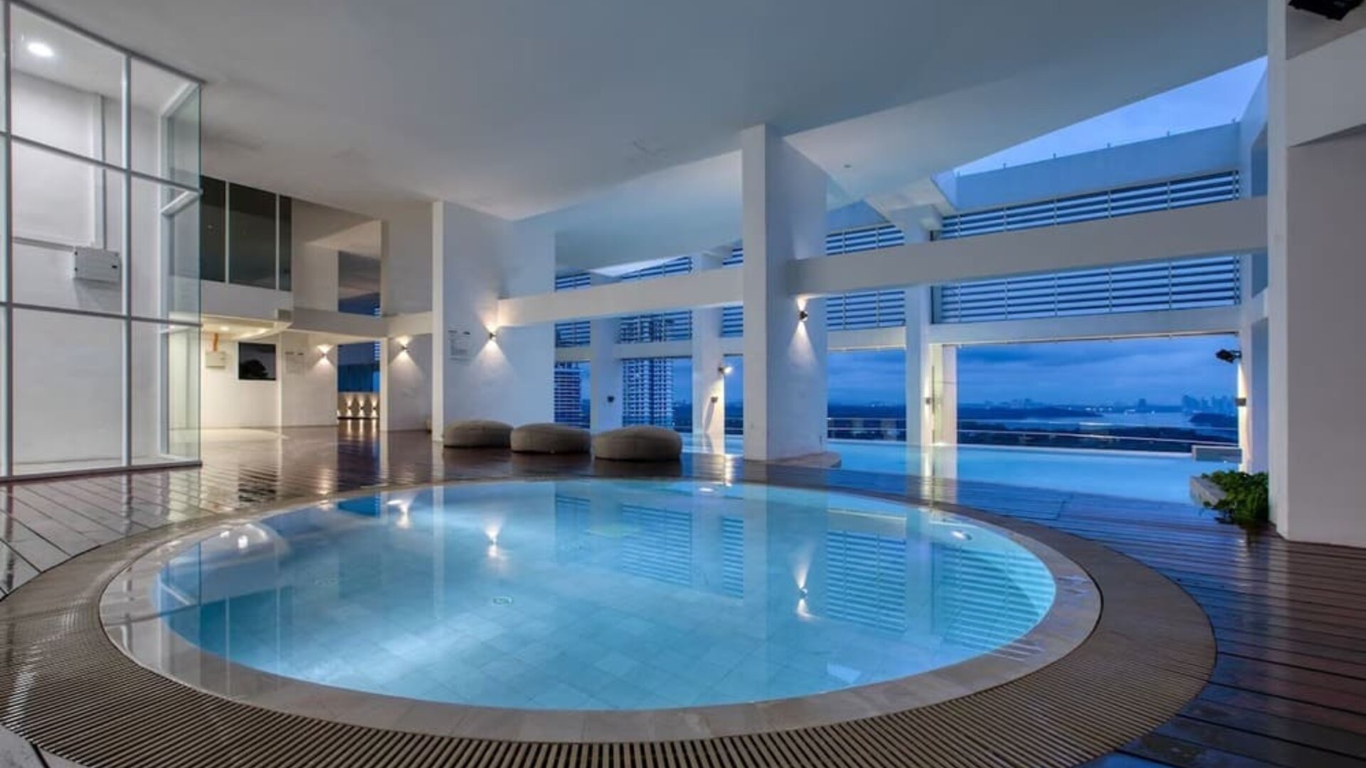 Hot tub and spa at Fraser Place Puteri Harbour.