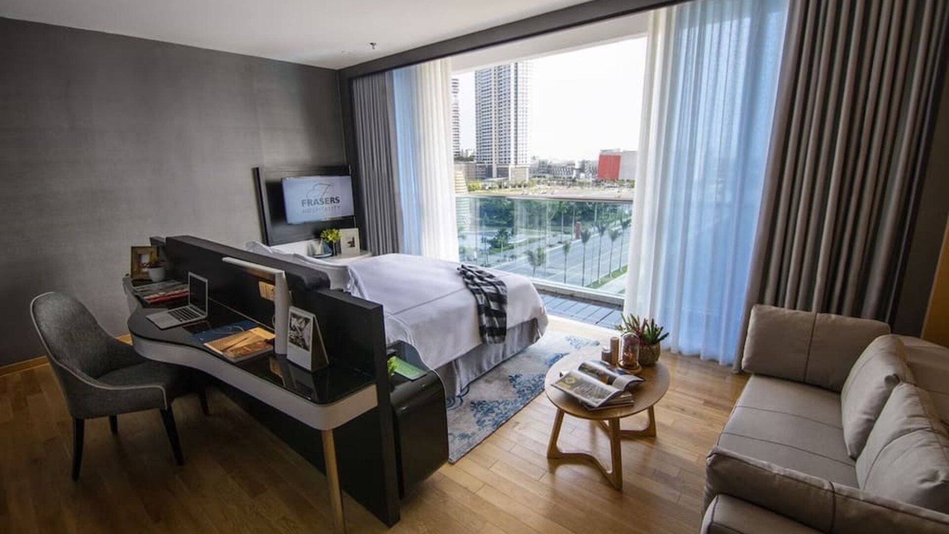 Comfortable king room with work desk at Fraser Place Puteri Harbour.