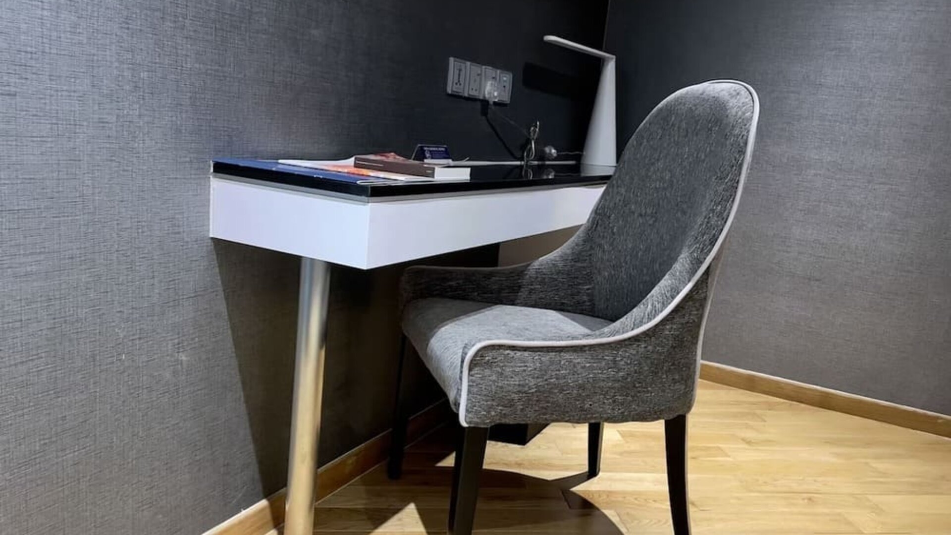 Work desk available at Fraser Place Puteri Harbour.