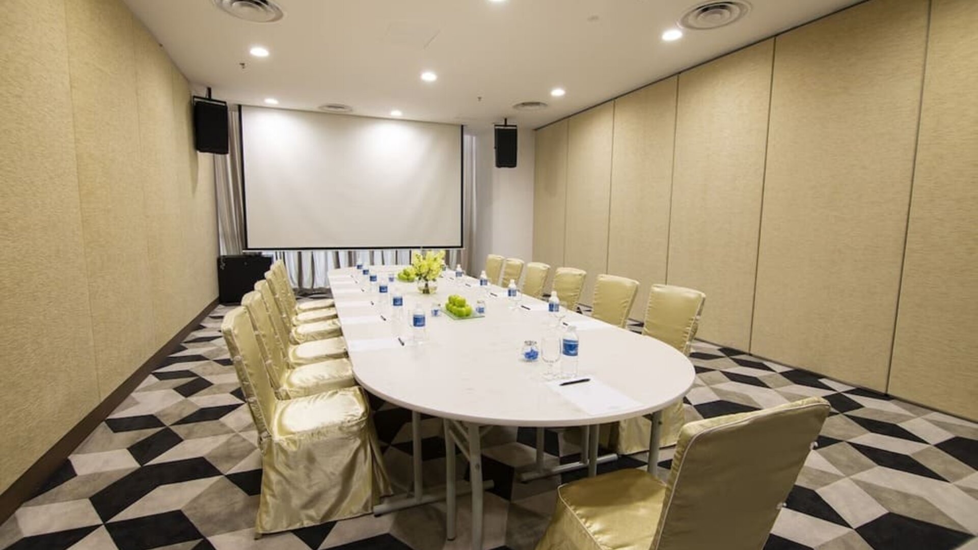 Meeting room at Fraser Place Puteri Harbour.