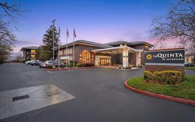 La Quinta Inn & Suites by Wyndham Oakland - Hayward