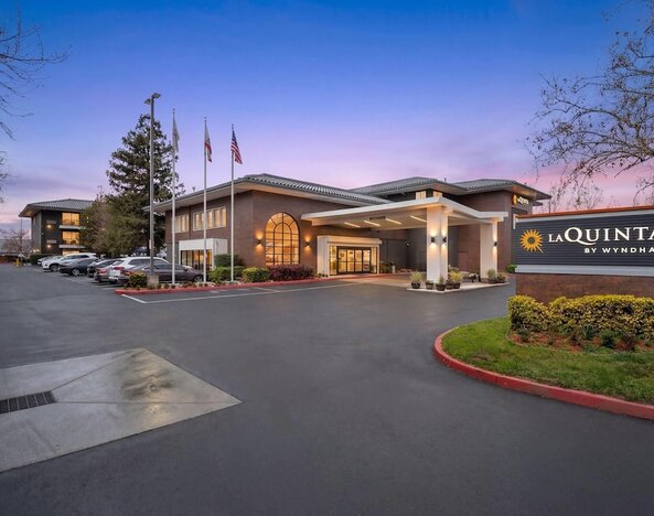 La Quinta Inn & Suites by Wyndham Oakland - Hayward
