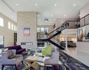 La Quinta Inn & Suites by Wyndham Oakland - Hayward