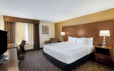 La Quinta Inn & Suites by Wyndham Oakland - Hayward