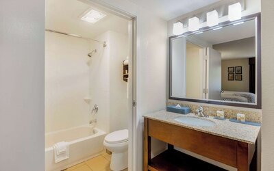 La Quinta Inn & Suites by Wyndham Oakland - Hayward
