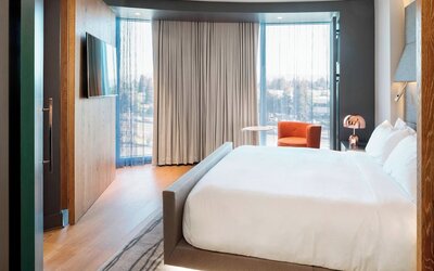 Room, 1 King Bed, Corner