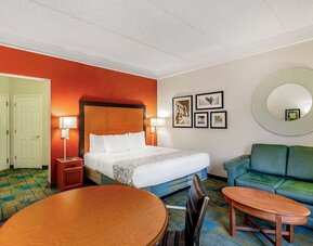 La Quinta Inn & Suites by Wyndham Fremont / Silicon Valley