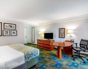 La Quinta Inn & Suites by Wyndham Fremont / Silicon Valley