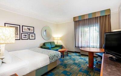 La Quinta Inn & Suites by Wyndham Fremont / Silicon Valley