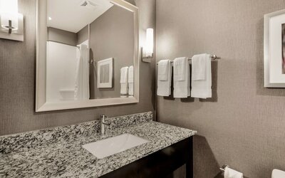 Suite, 1 King Bed, Accessible Bathtub (Mobility)