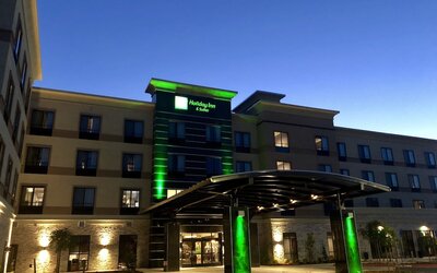 Suite, 2 Queen Beds, Accessible Bathtub (Mobility)