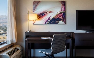 Deluxe Room, 1 Queen Bed, Accessible (Hearing Roll in Shower)