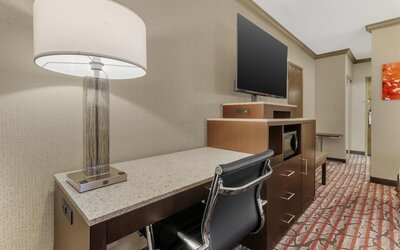 Best Western Plus Brookside Inn