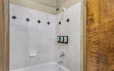 Best Western Plus Brookside Inn