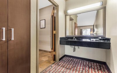 Best Western Plus Brookside Inn