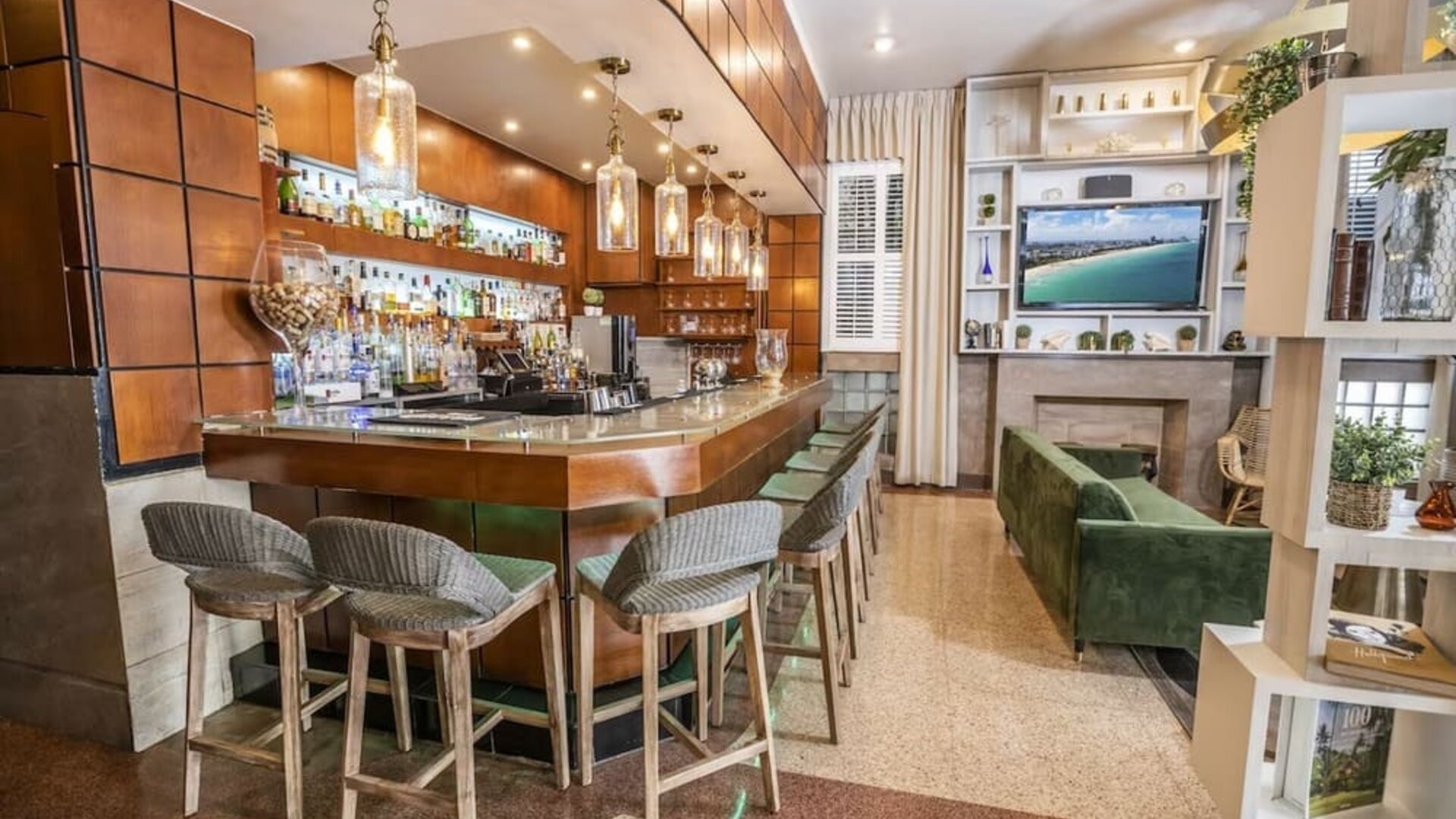 Social bar space at Chesterfield Hotel & Suites.