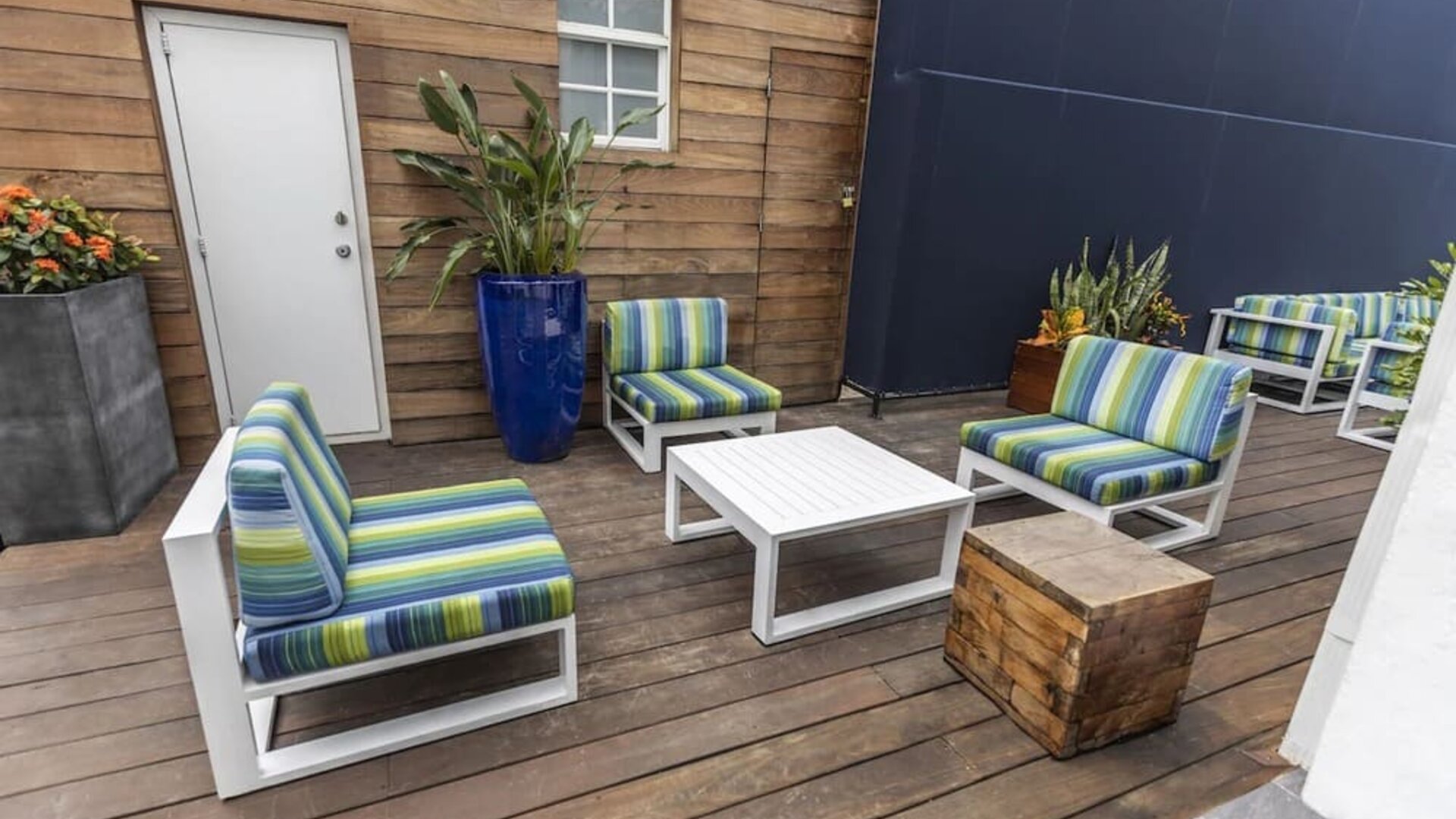 Outdoor terrace at Chesterfield Hotel & Suites.