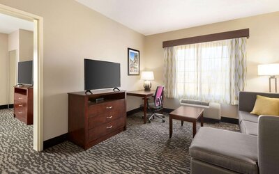 La Quinta Inn & Suites by Wyndham Fresno Northwest