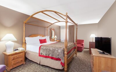 Ramada by Wyndham Fresno North