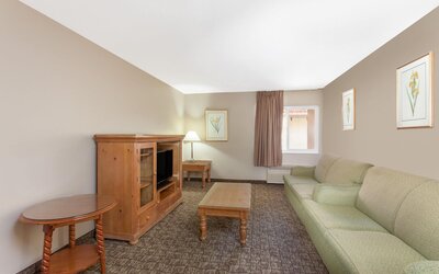 Ramada by Wyndham Fresno North