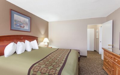 Ramada by Wyndham Fresno North