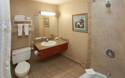 Ramada by Wyndham Fresno North
